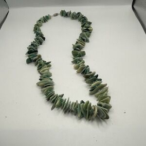 VTG Green Shell Chip Necklace Boho Beach Tropical Statement